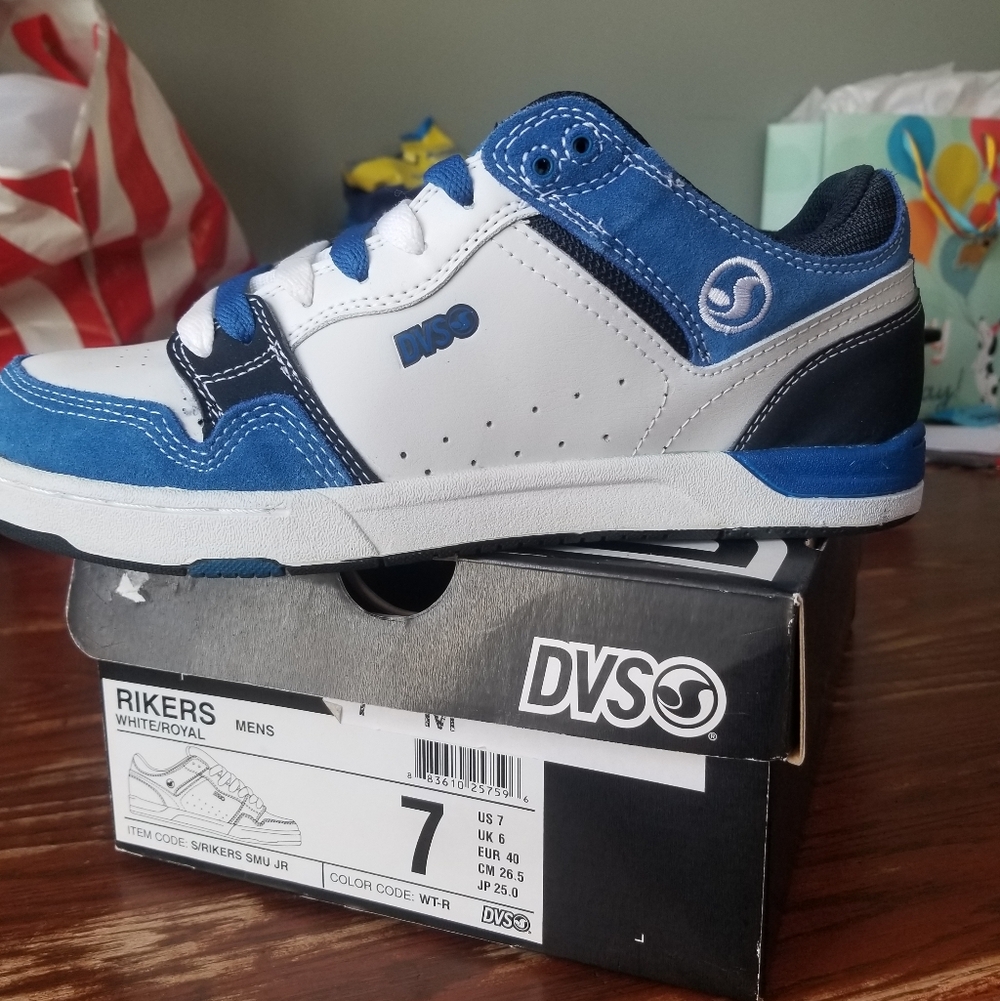 Mens DVS Rikers size 7
